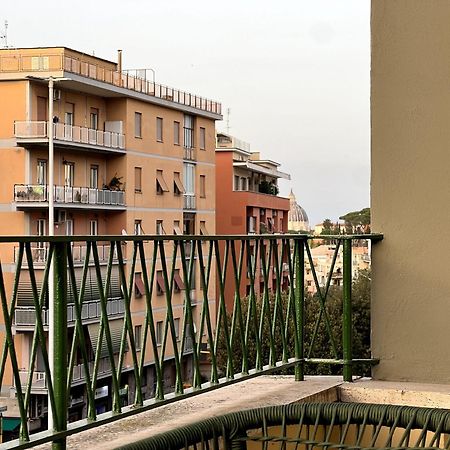 Near Vatican, Irnerio 47 Guest House Рим Экстерьер фото