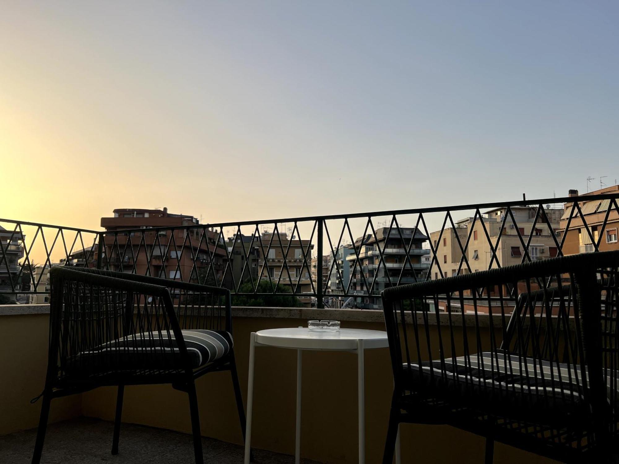 Near Vatican, Irnerio 47 Guest House Рим Экстерьер фото